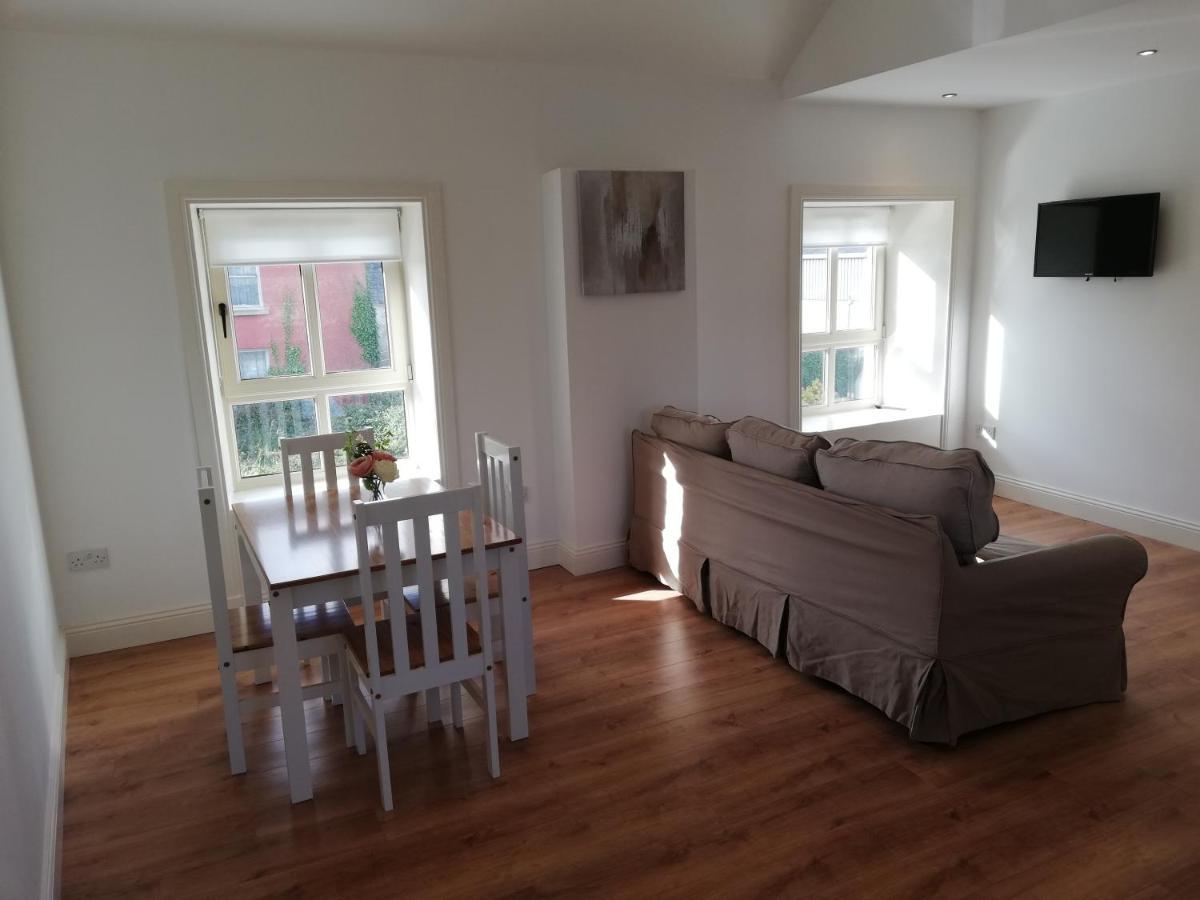 Mcgrath'S Bar & Accommodation Causeway Eksteriør billede
